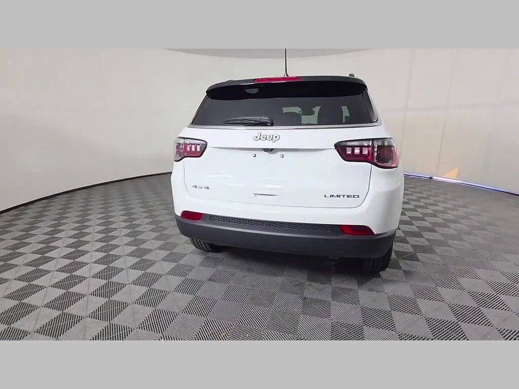 New 2026 Bright White Clear-Coat Exterior Paint Jeep Limited image 26