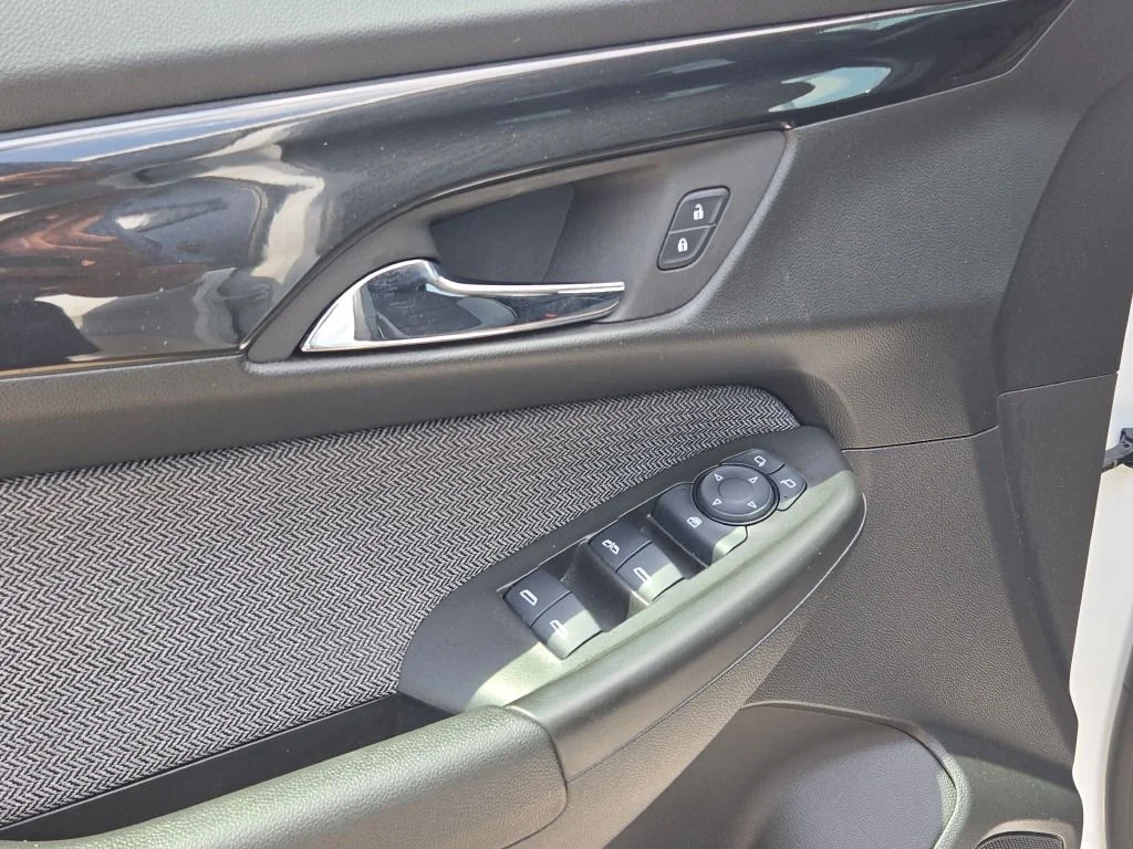 Used 2025 White Chevrolet LT image 18