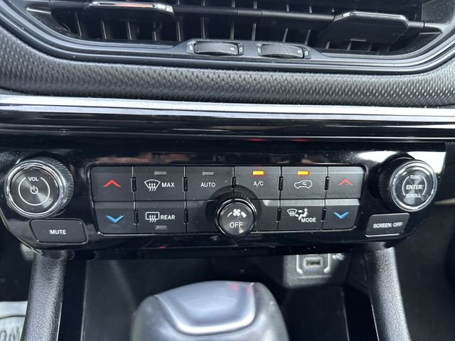 Used 2024 Silver Jeep Trailhawk image 19