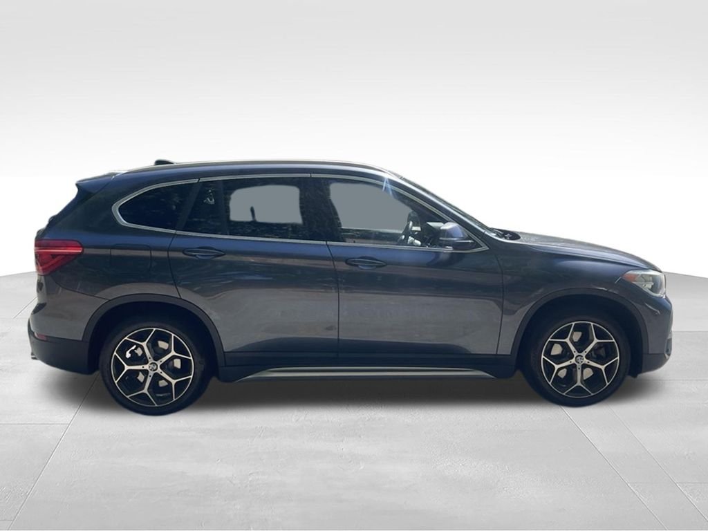 Used 2018  BMW xDrive28i image 5