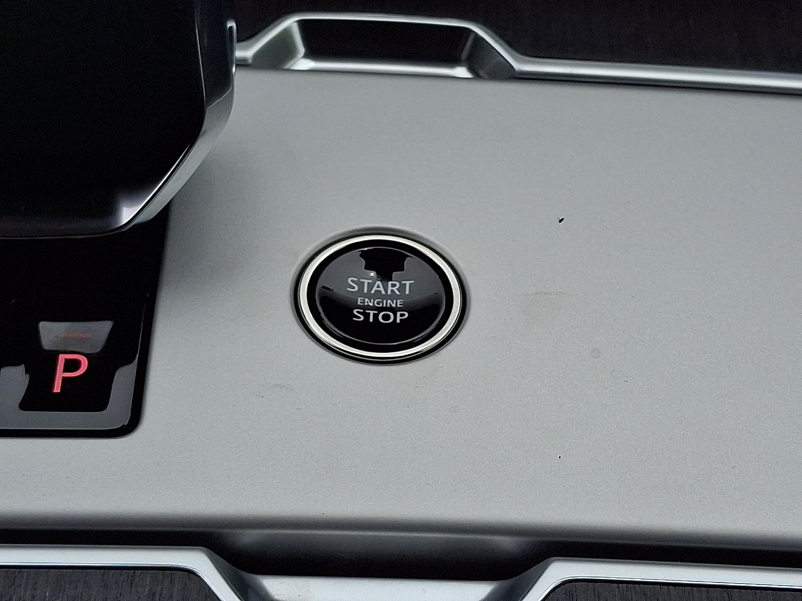 New 2026 Fuji White Land Rover P400 SE 7 Seat image 20