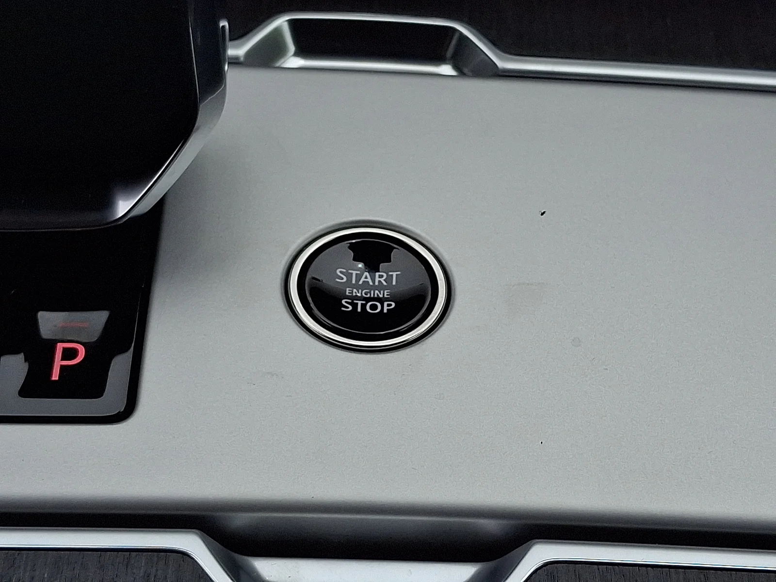 New 2026 Fuji White Land Rover P400 SE 7 Seat image 20