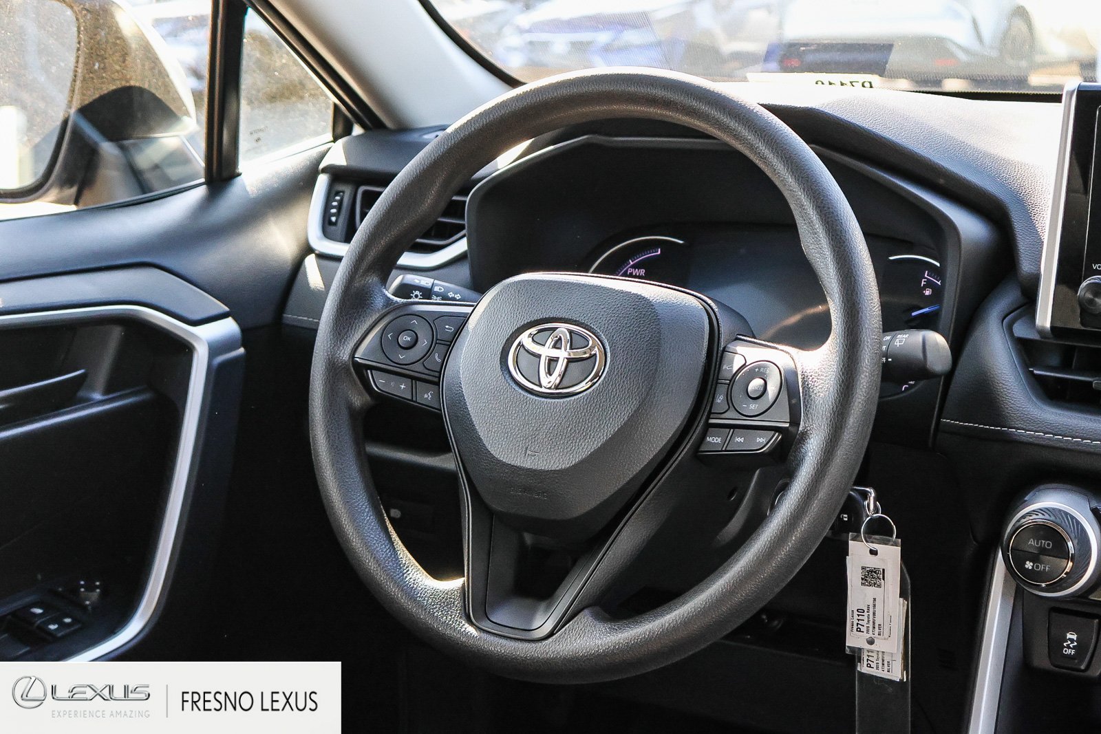 2025 Toyota RAV4 LE - Photo 18