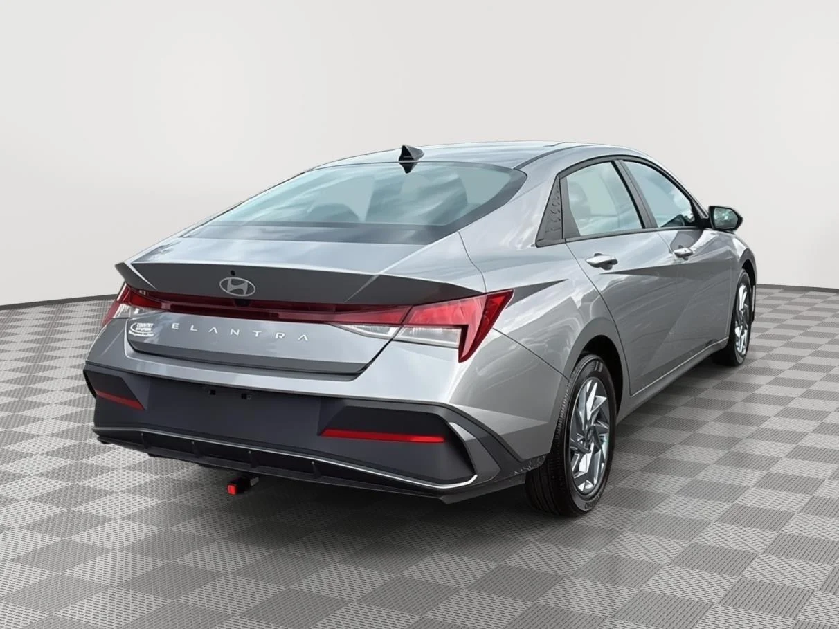 Certified Used 2024 Fluid Metal Hyundai SEL image 5