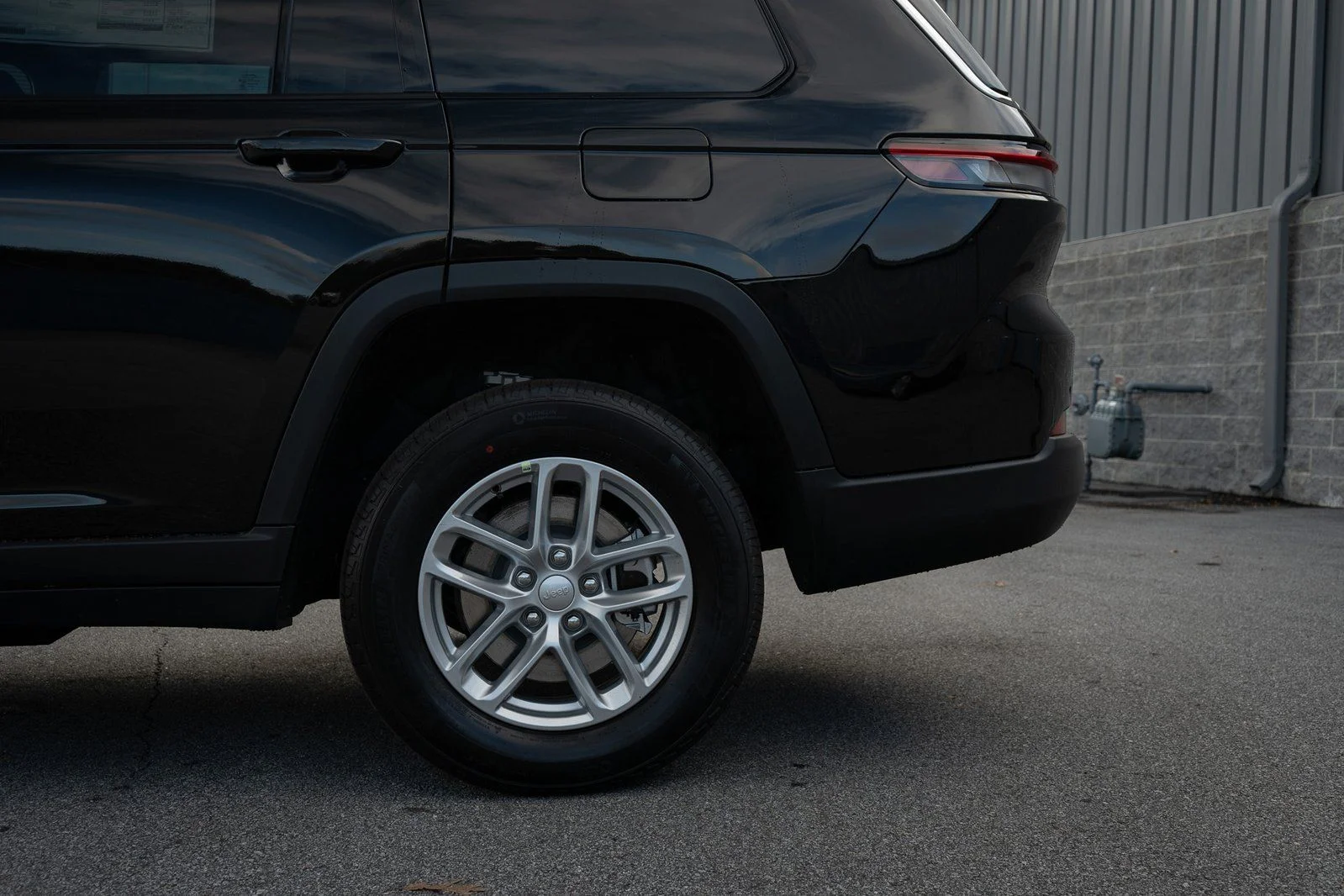 Used 2025 Black Jeep Laredo image 6
