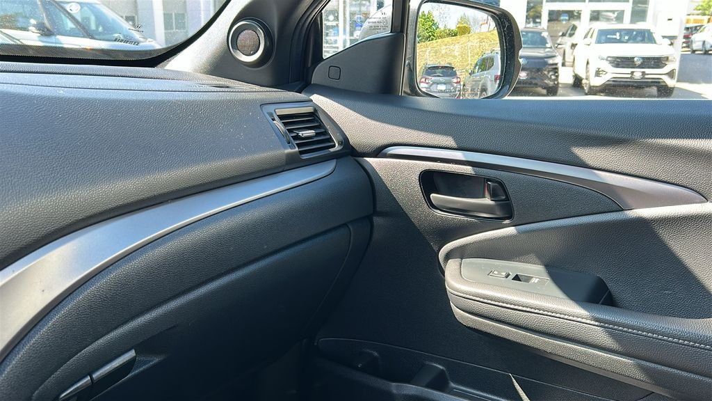 Used 2023 Black Honda EX-L image 19