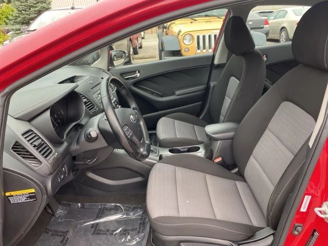 Used 2015 Red Kia EX image 9