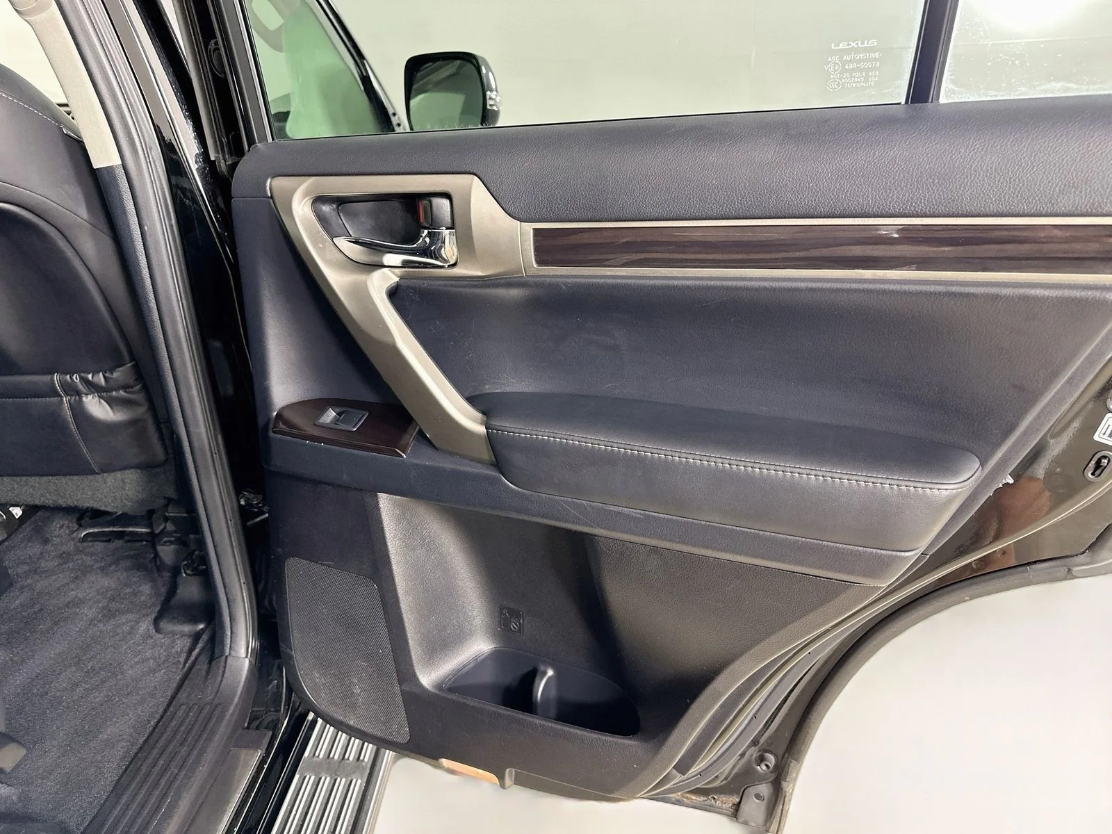 Used 2014 Black Lexus  image 41
