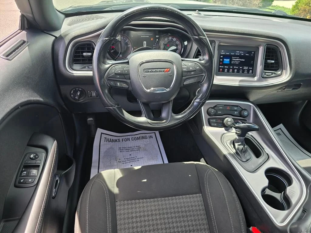 Used 2019 Black Dodge SXT image 3