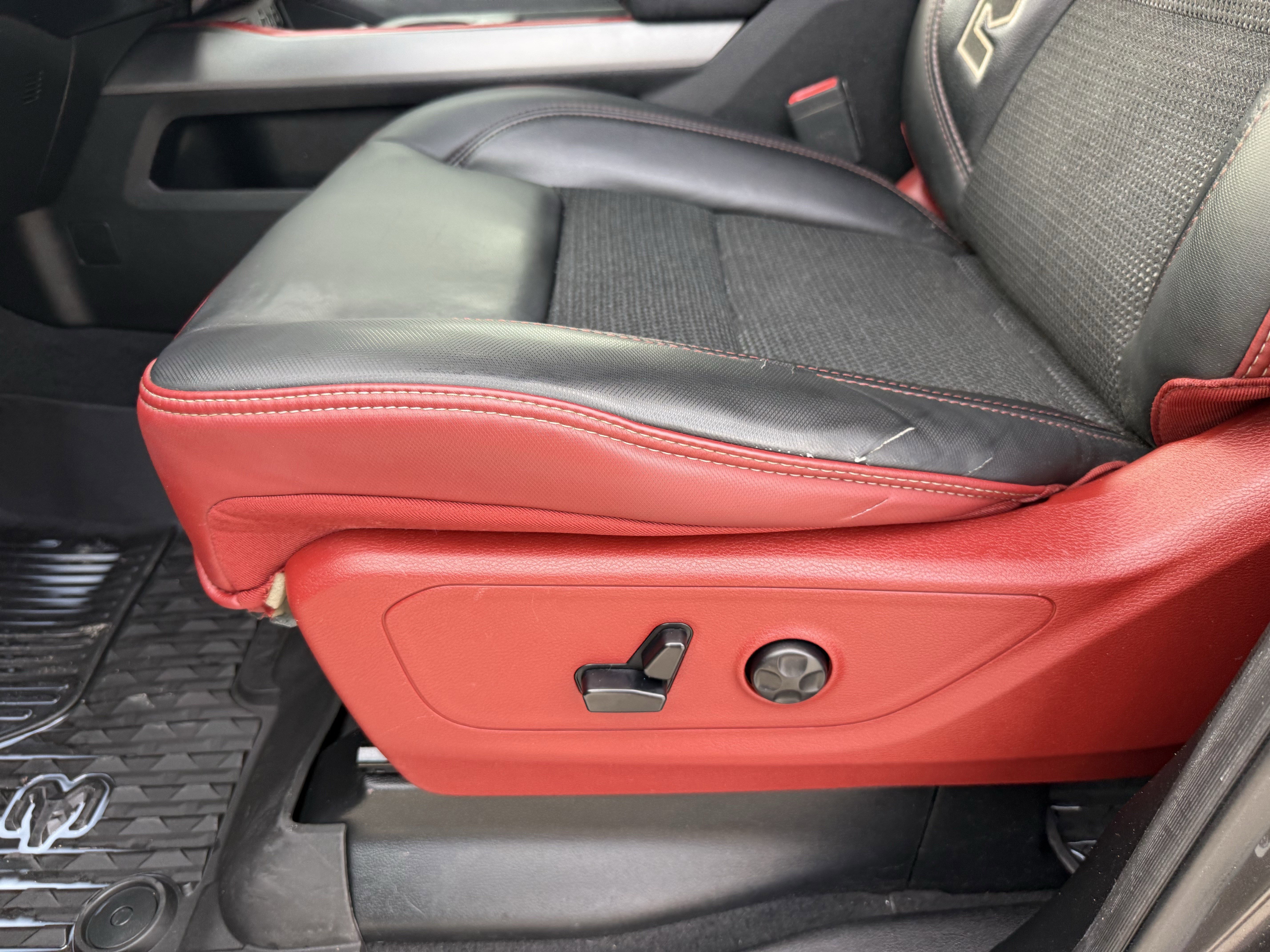 Used 2019 Granite Crystal Metallic Clearcoat Ram  image 27