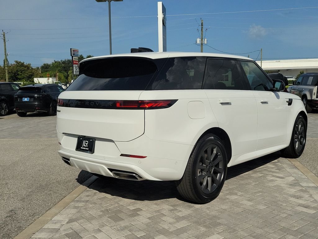 New 2026 Fuji White LAND ROVER Dynamic SE image 5