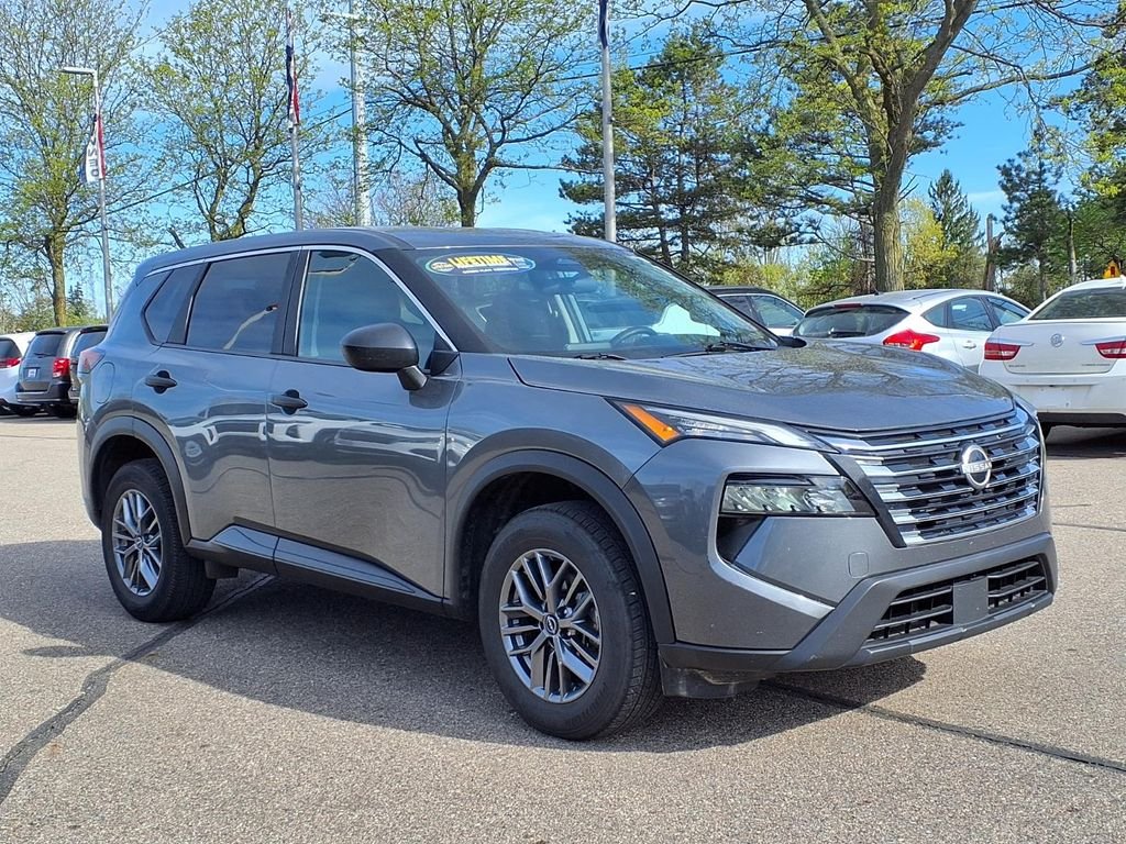 Used 2024 Gray Nissan S image 3