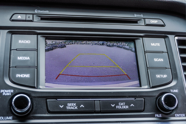 Used 2015 Silver Hyundai SE image 23