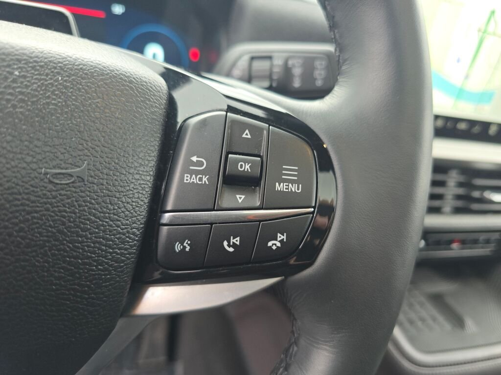 Used 2025 Gray Metallic Ford Platinum image 25