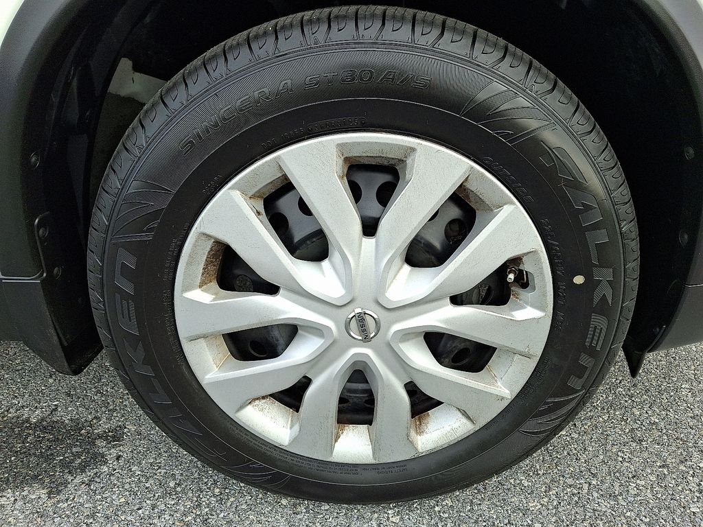 Used 2015 White Nissan S image 9