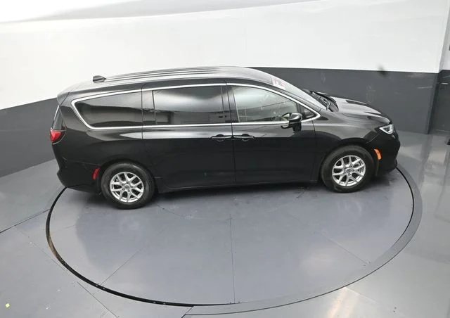 Used 2023 Black Chrysler Touring L image 18