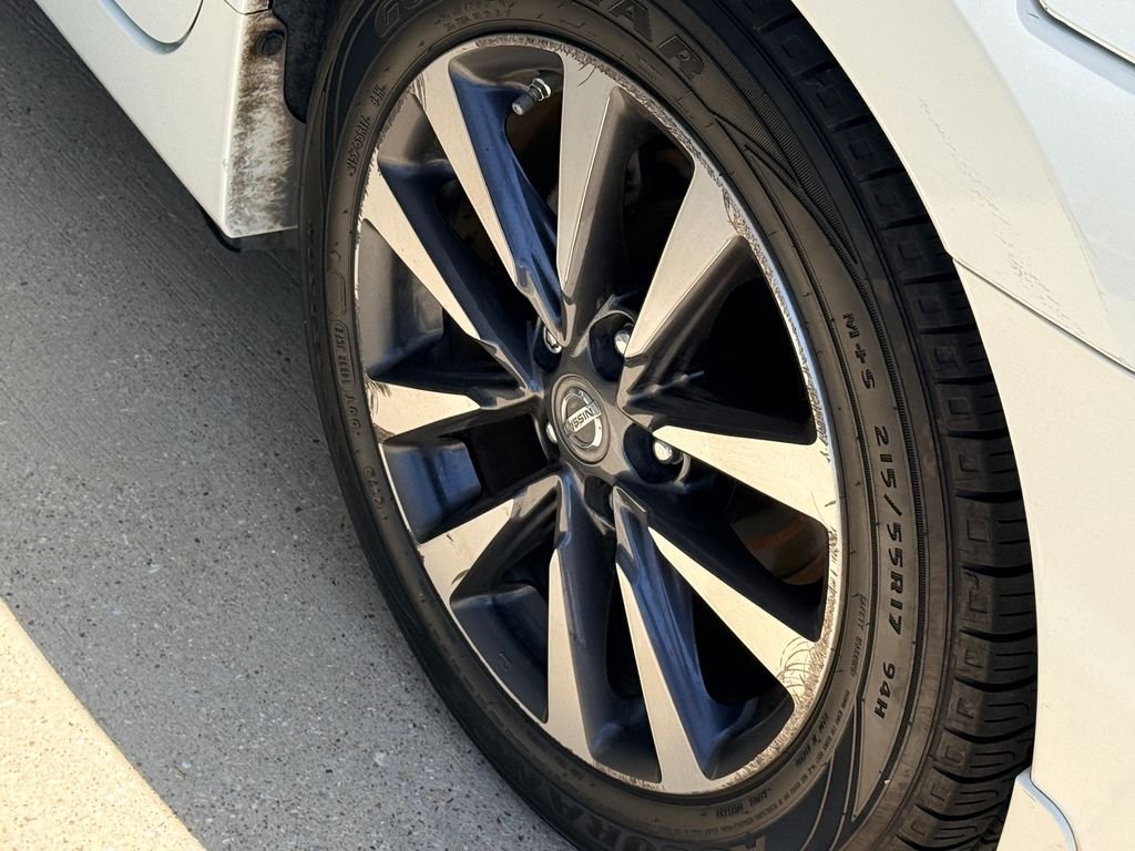Used 2016 Pearl White Nissan 2.5 SL image 8