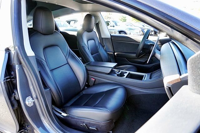 Used 2021  Tesla Standard Range Plus image 12