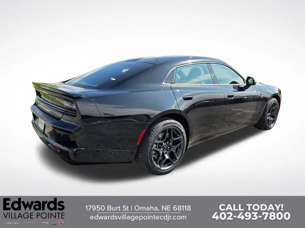 New 2026 Diamond Black Crystal Pearlcoat Dodge R/T Scat Pack image 3