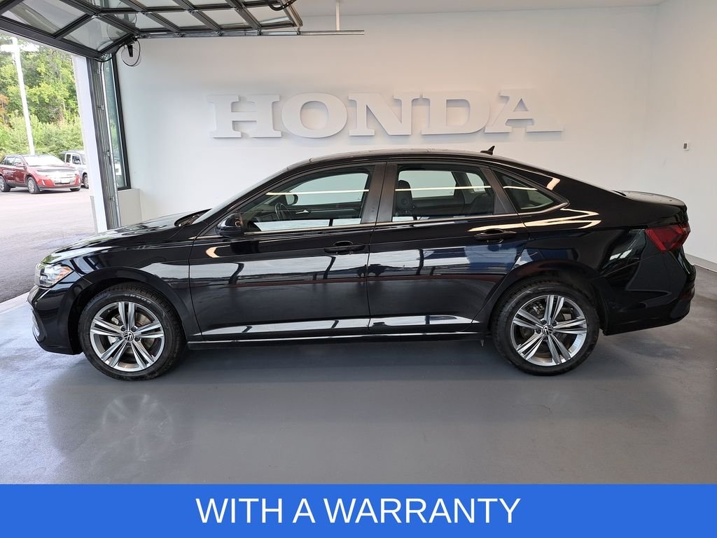 Used 2024 Blue Volkswagen 1.5T SE image 3