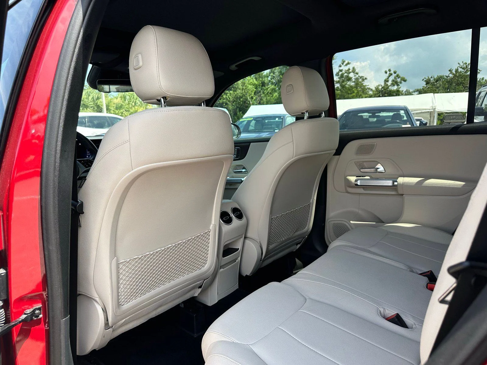 Used 2024  Mercedes-Benz GLB 250 image 18