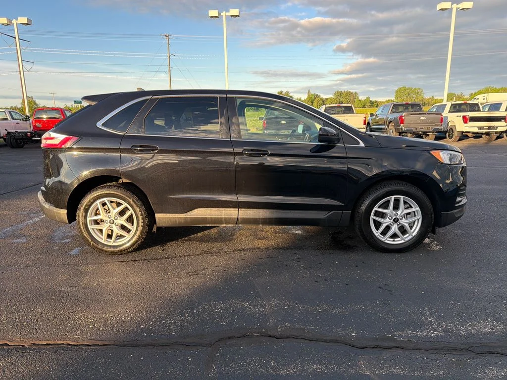 Used 2024 Black Ford SEL image 6