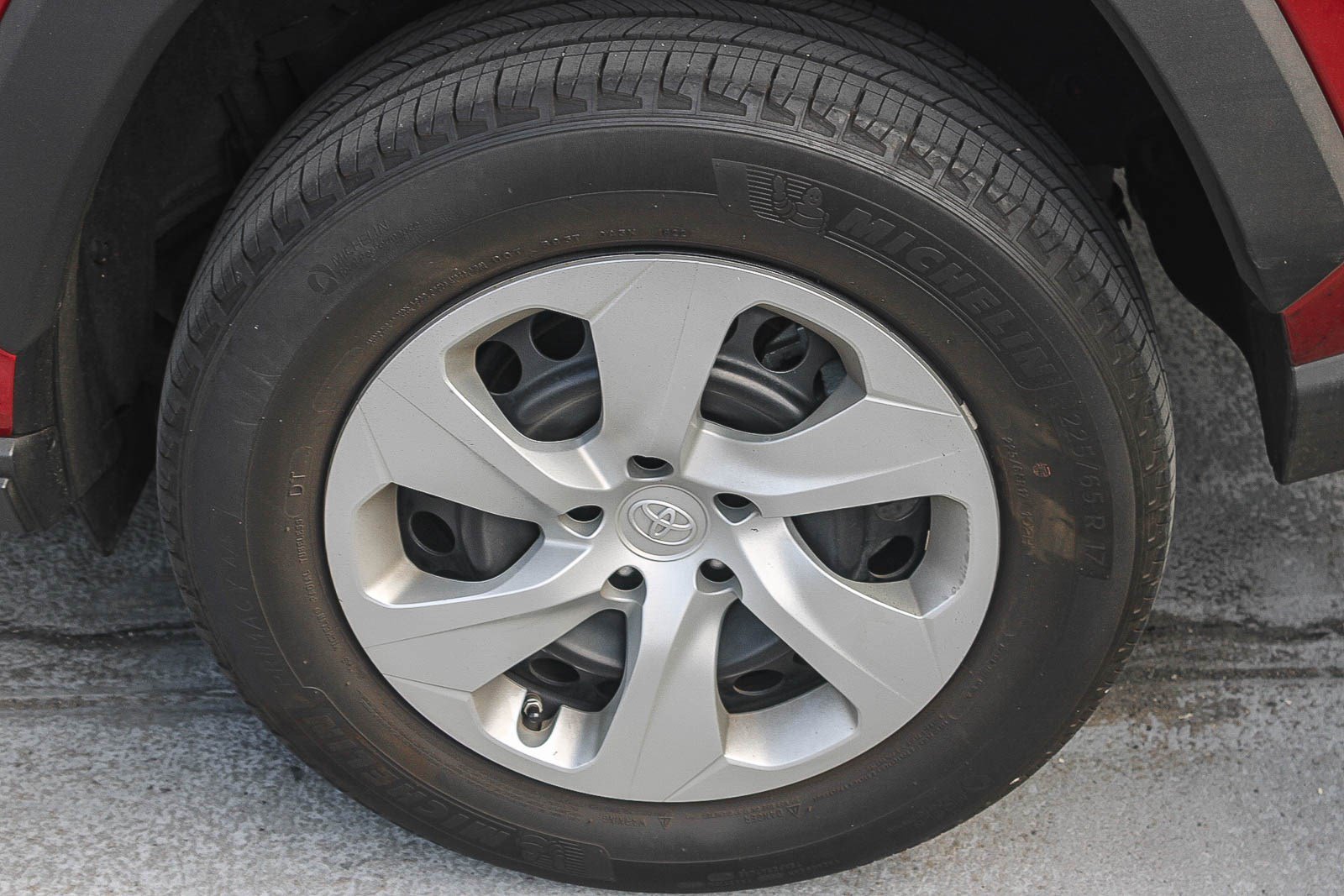 Certified Used 2022 Ruby Flare Pearl Toyota LE image 9