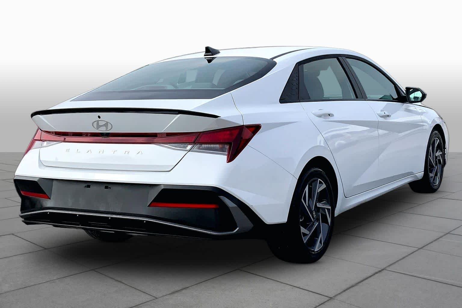 Used 2025 Serenity White Hyundai SEL Sport image 12