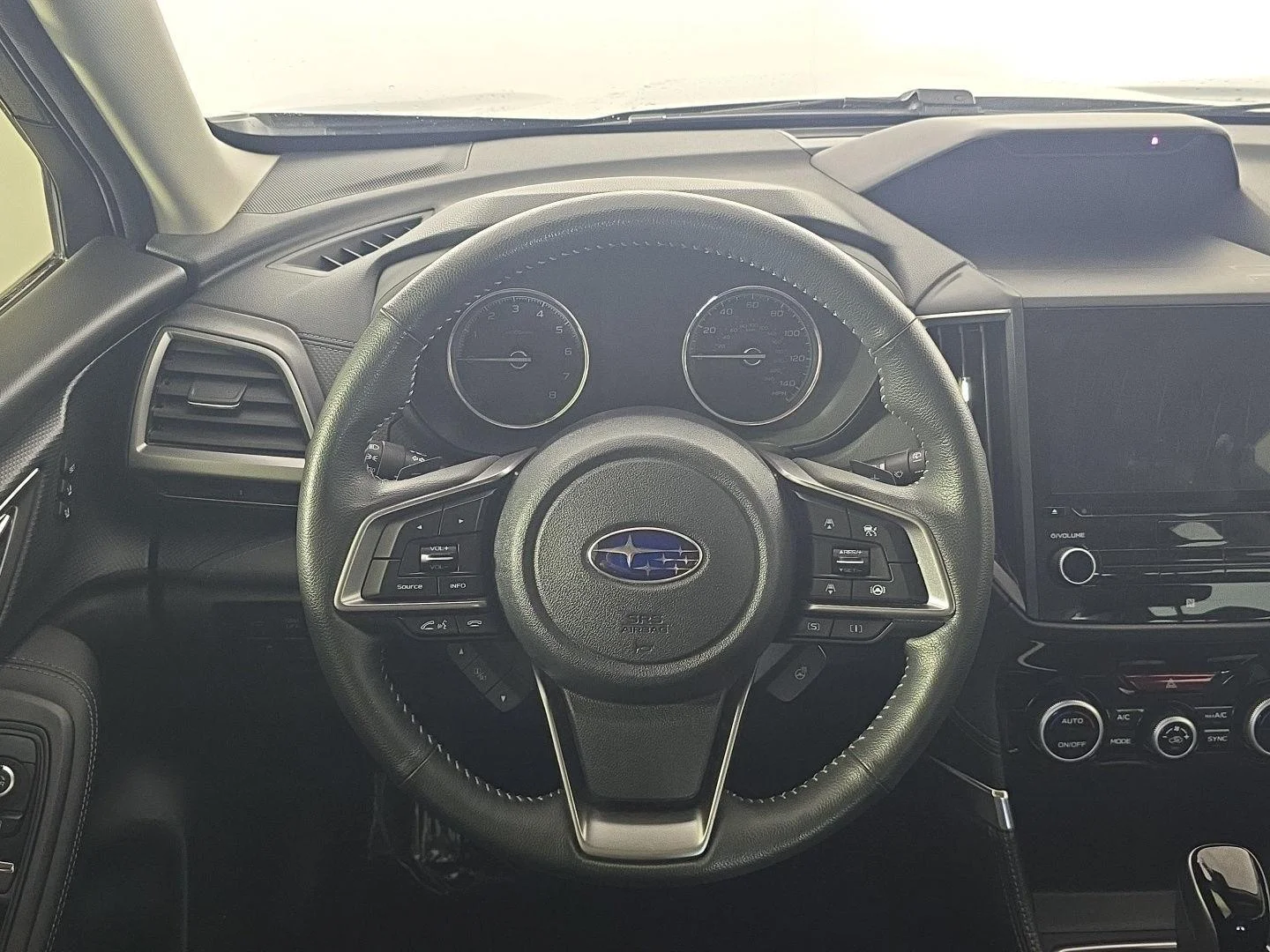 Used 2022 Crystal Black Silica Subaru Touring image 11