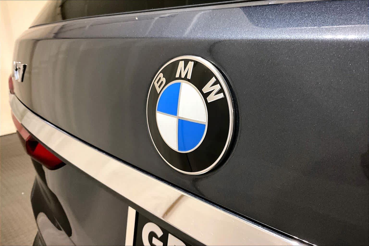 Used 2020 Arctic Gray Metallic BMW xDrive40i image 32