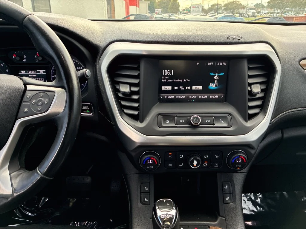 Used 2017 White GMC SLE-2 image 27