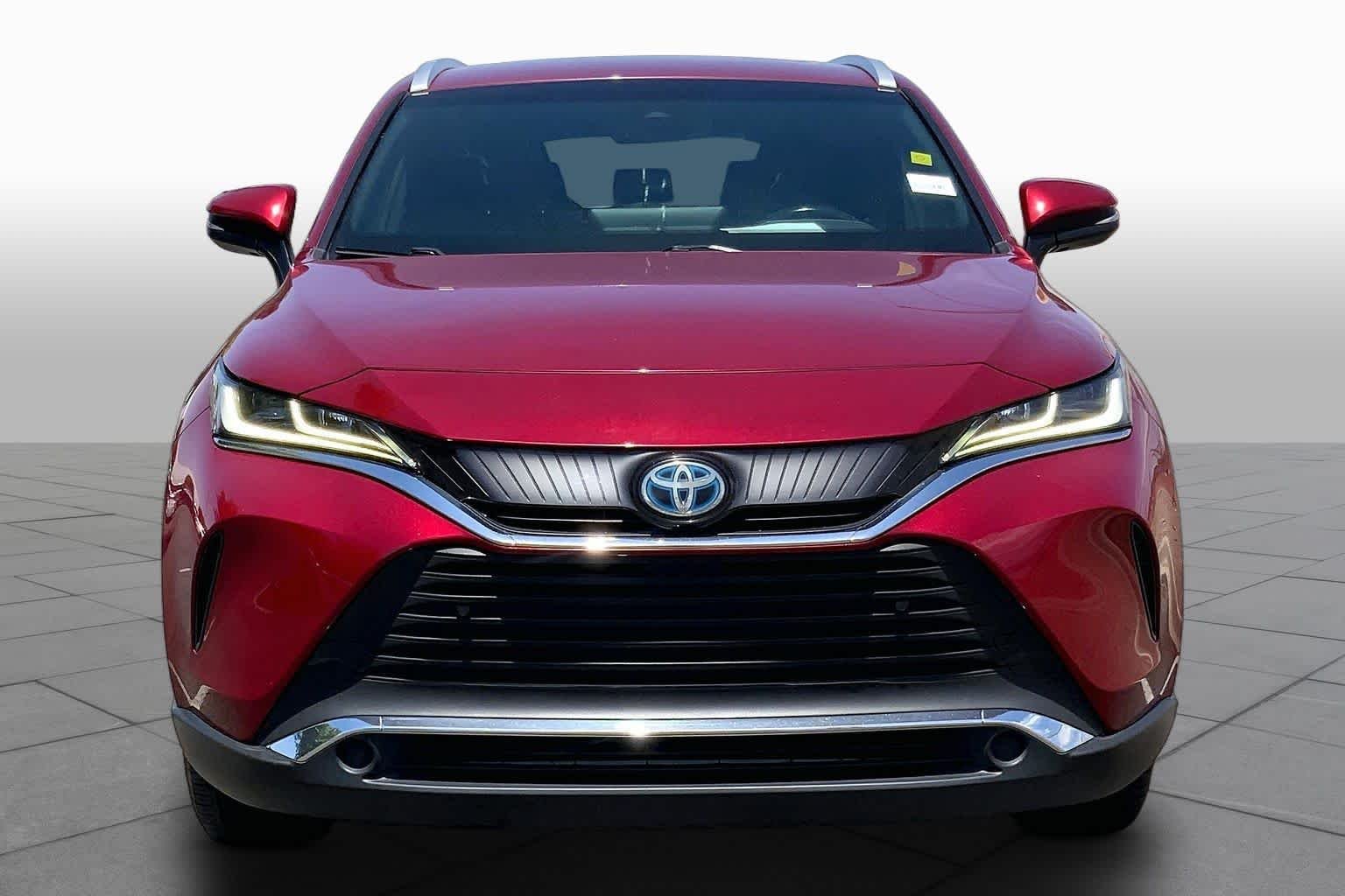 Certified Used 2022 Ruby Flare Pearl Toyota XLE image 4