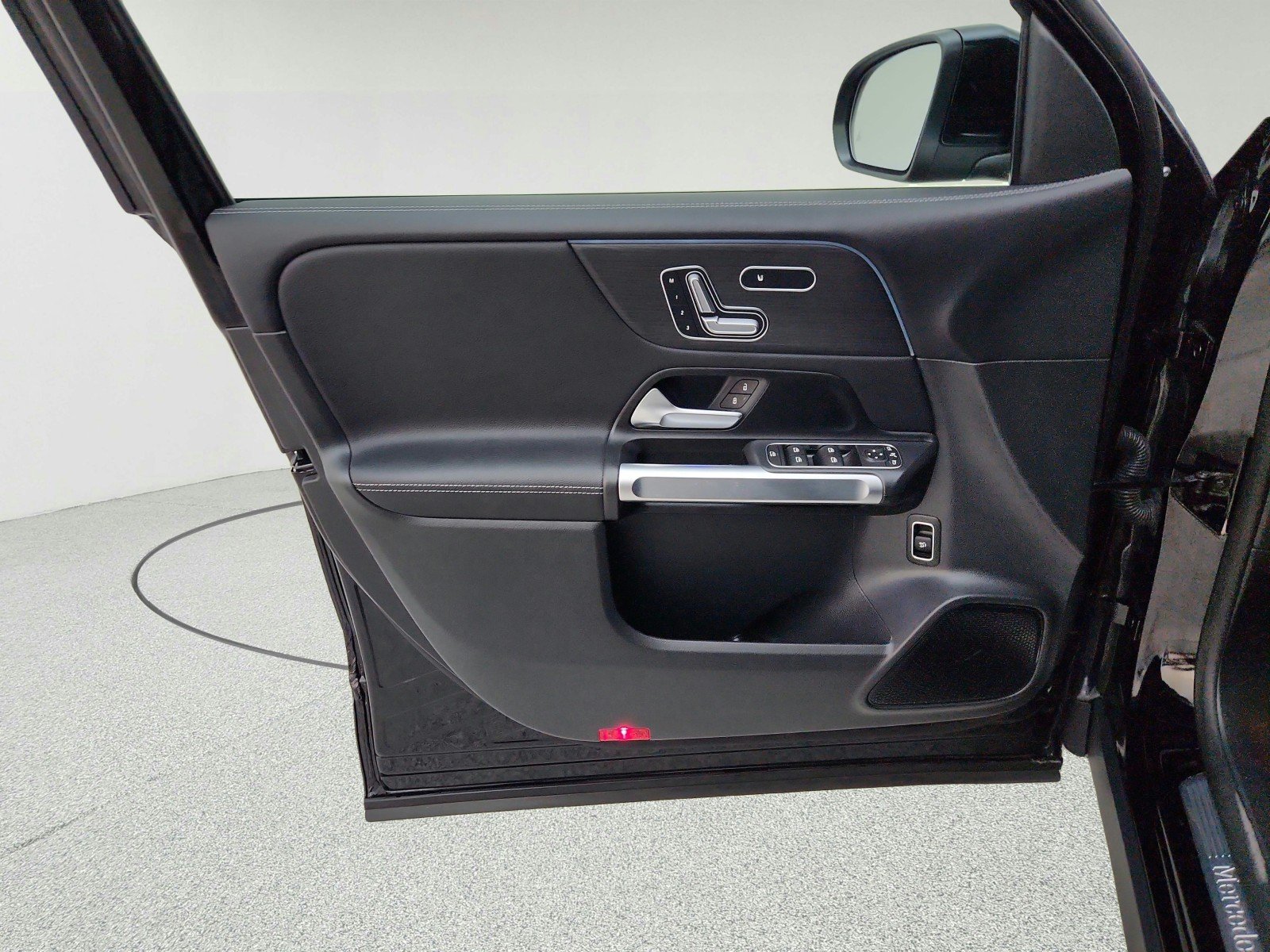 Used 2026 Night Black Mercedes-Benz GLB 250 image 31