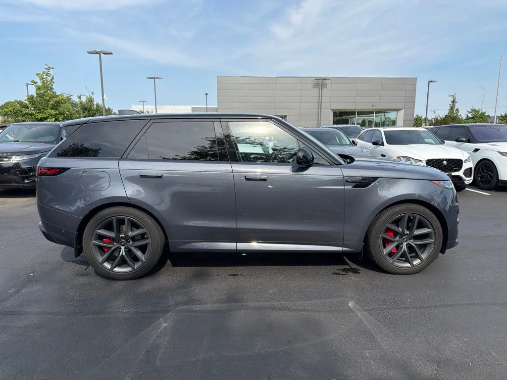 Certified Used 2023 Varesine Blue Metallic Land Rover SE Dynamic image 6