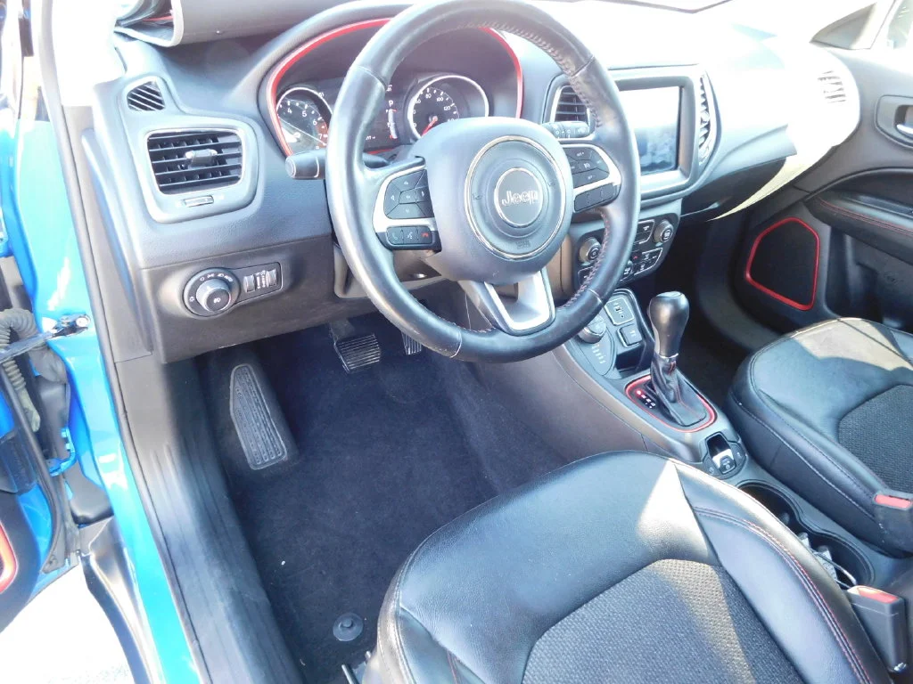 Used 2018 Laser Blue Jeep Trailhawk image 13
