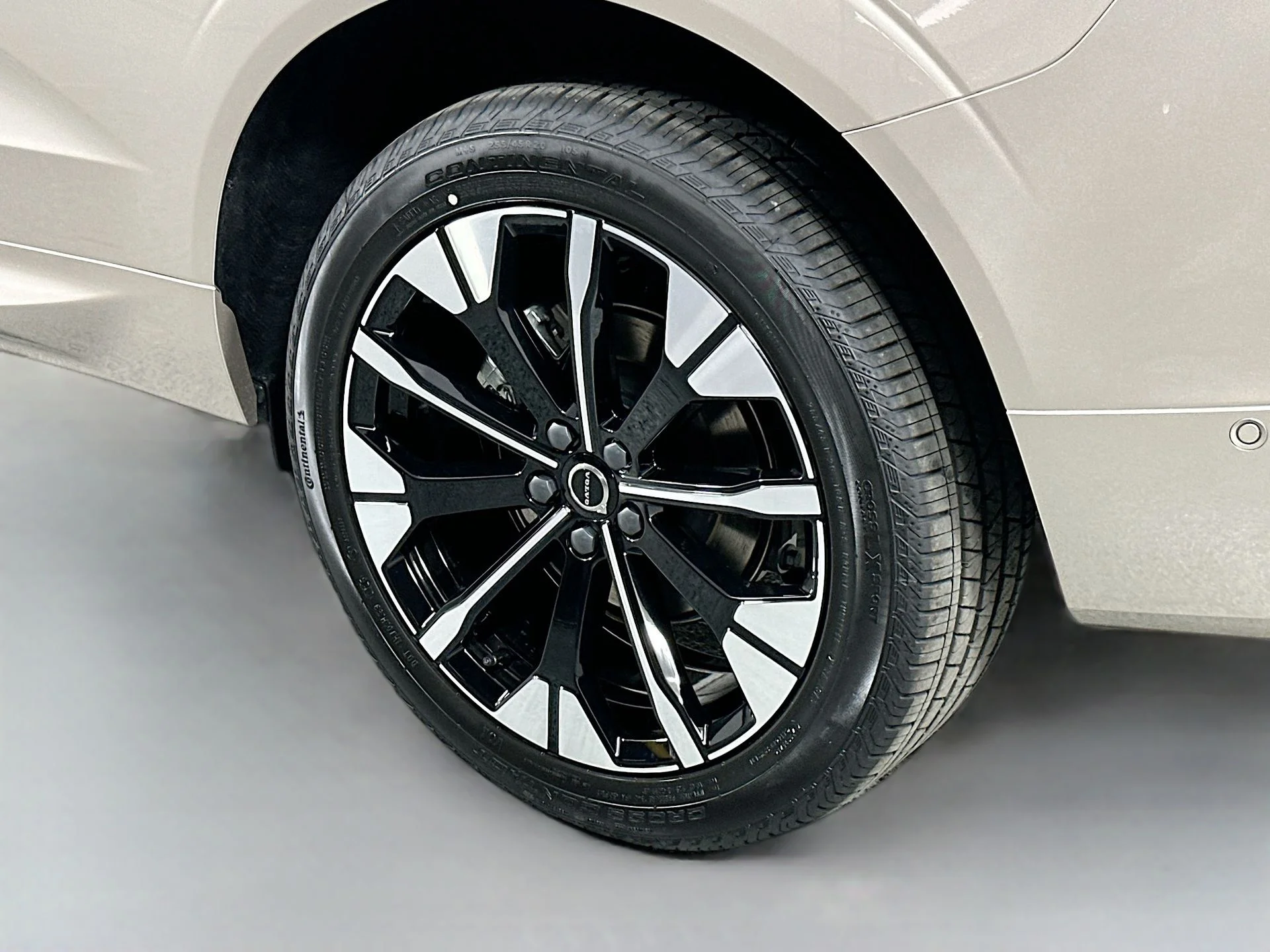 New 2026 Bright Dusk Volvo Plus image 9