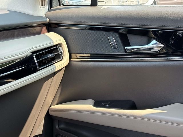 Used 2022 Pearl Metallic Lincoln Reserve image 31