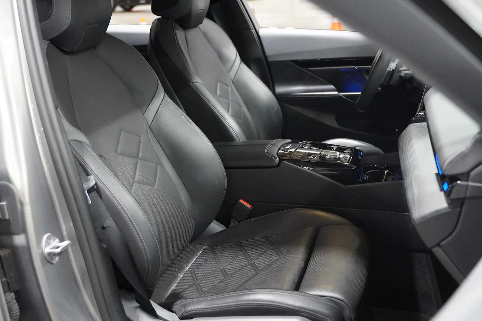 Certified Used 2024 Oxide Grey Met BMW 530i image 11