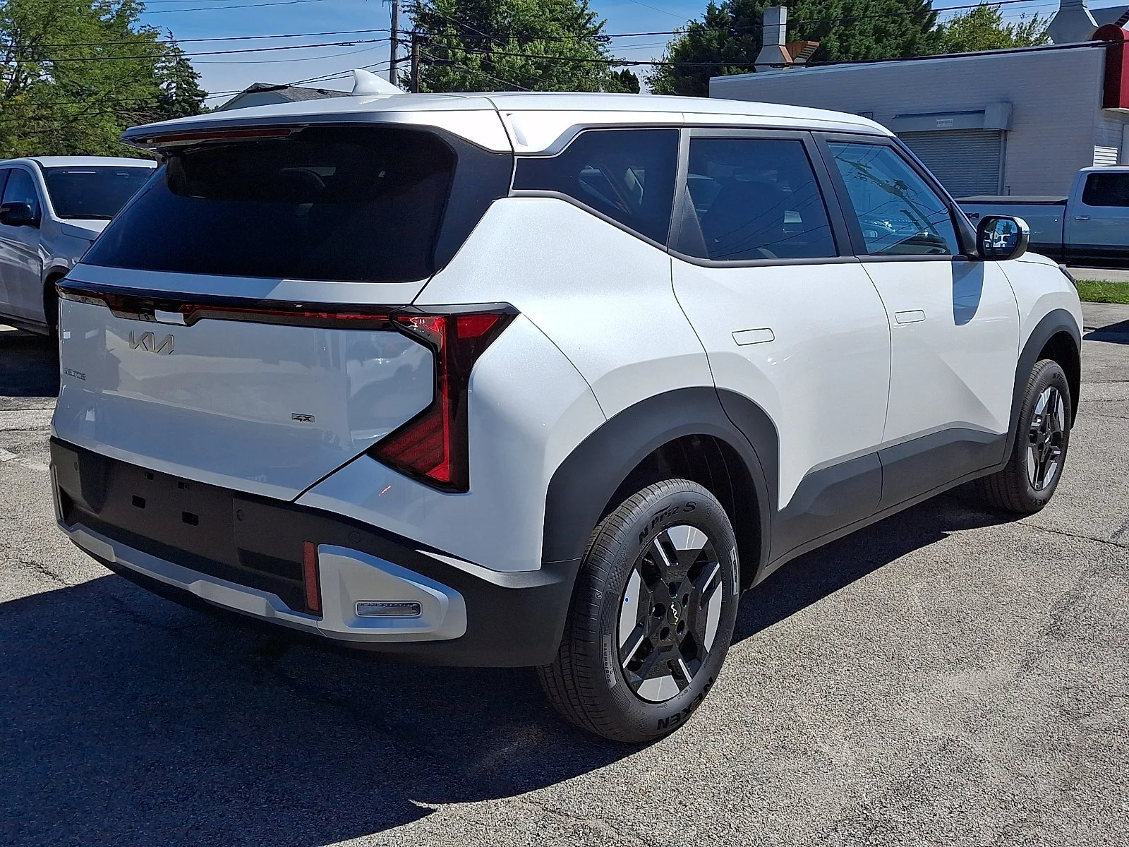 New 2027 White Kia LX image 7
