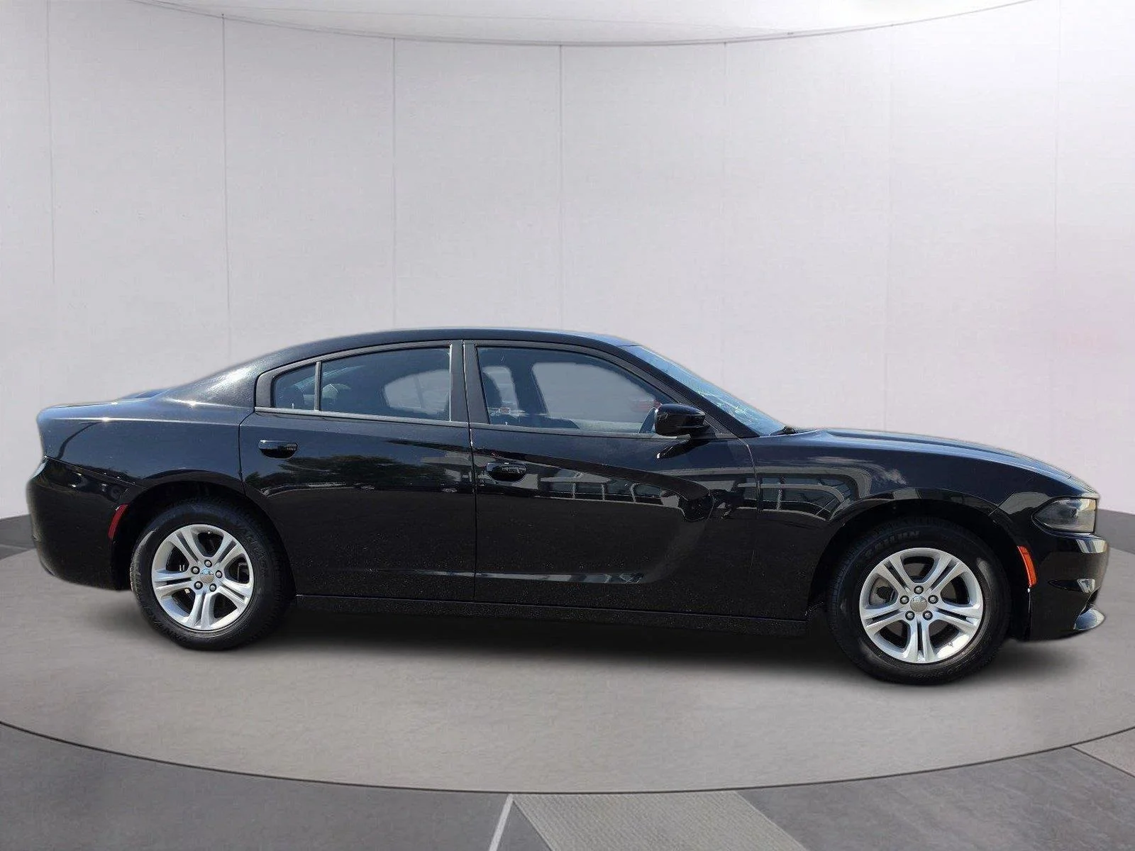 Used 2023  Dodge SXT image 6