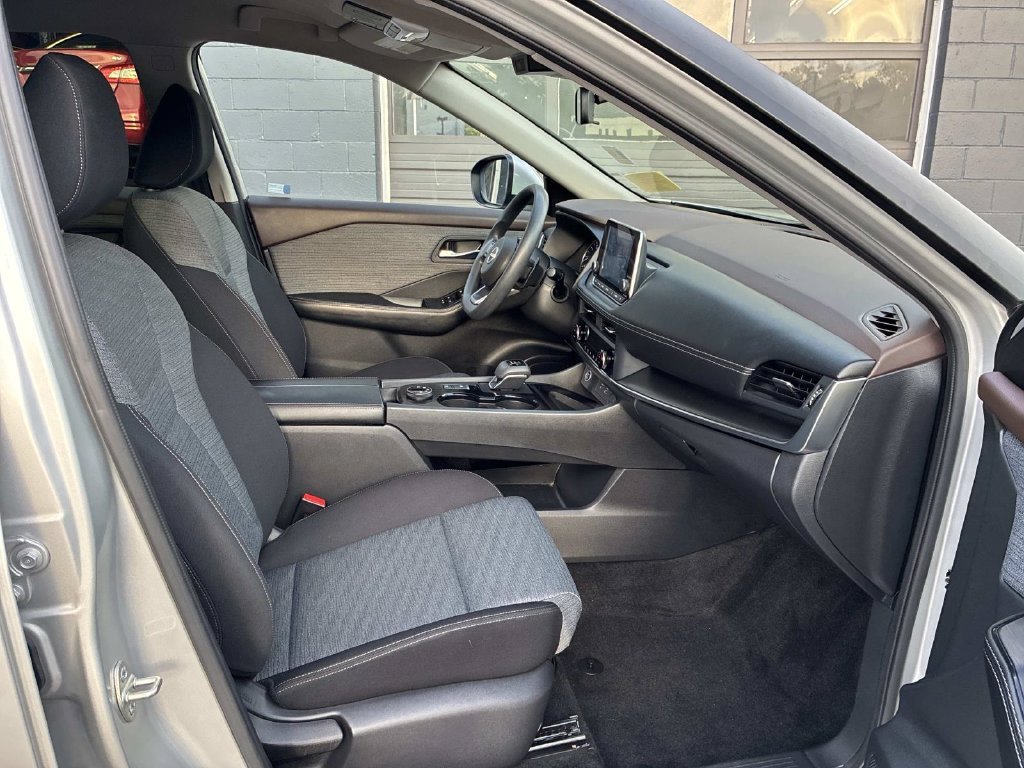 Used 2023 Silver Nissan SV image 9