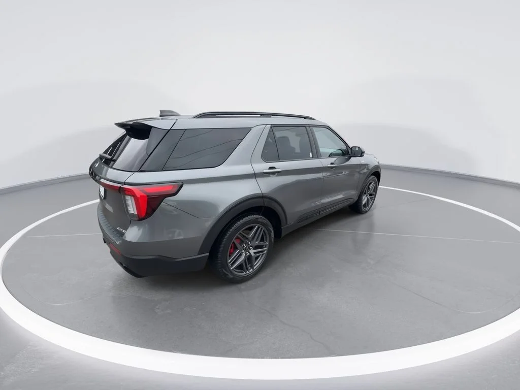 Used 2025 Gray Ford ST-Line image 9