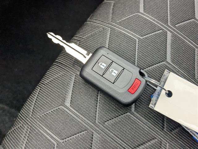 Used 2025  Mitsubishi SE image 26