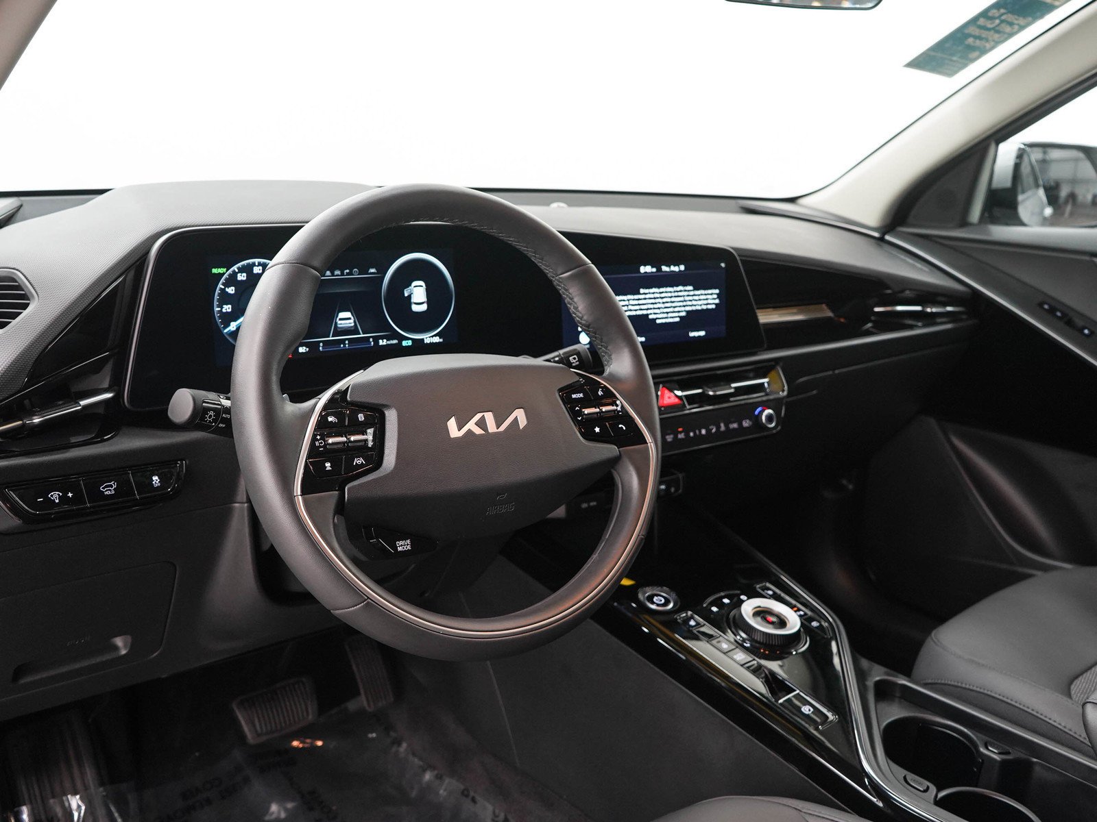 Used 2024 Steel Gray Kia Wind image 25