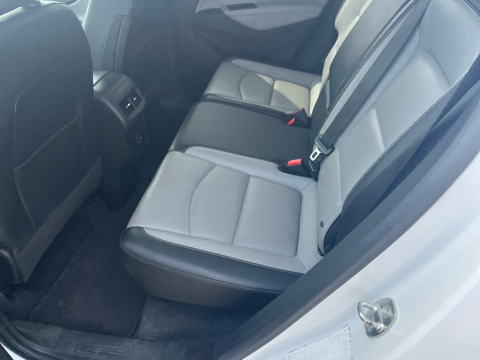 Used 2019 Iridescent Pearl Tricoat Chevrolet Premier image 9