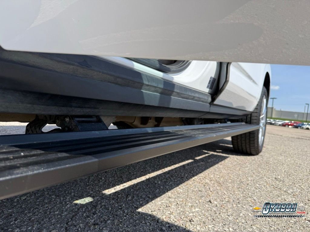Used 2023 White Chevrolet High Country image 25