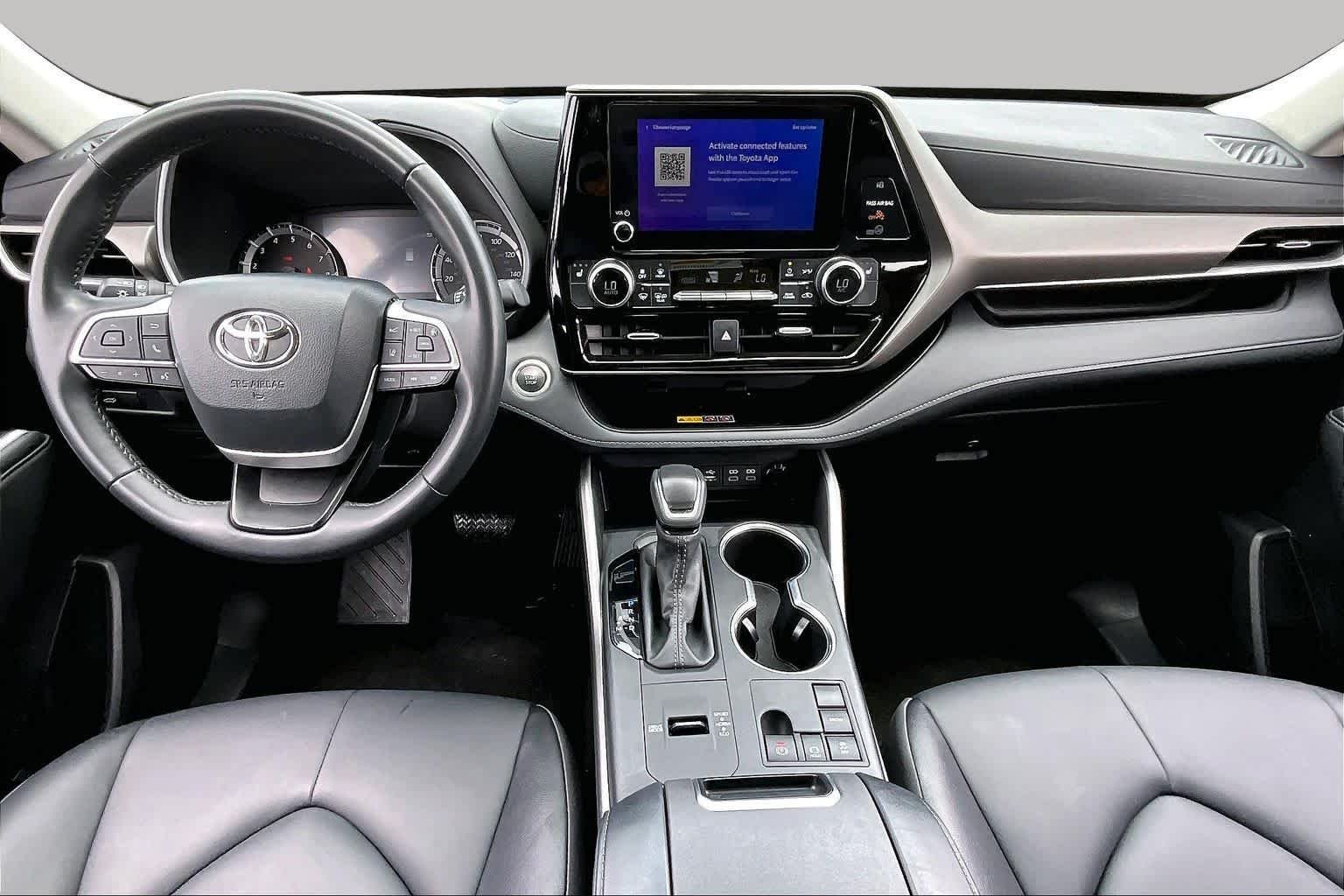 Used 2025 Midnight Black Metallic Toyota XLE image 16