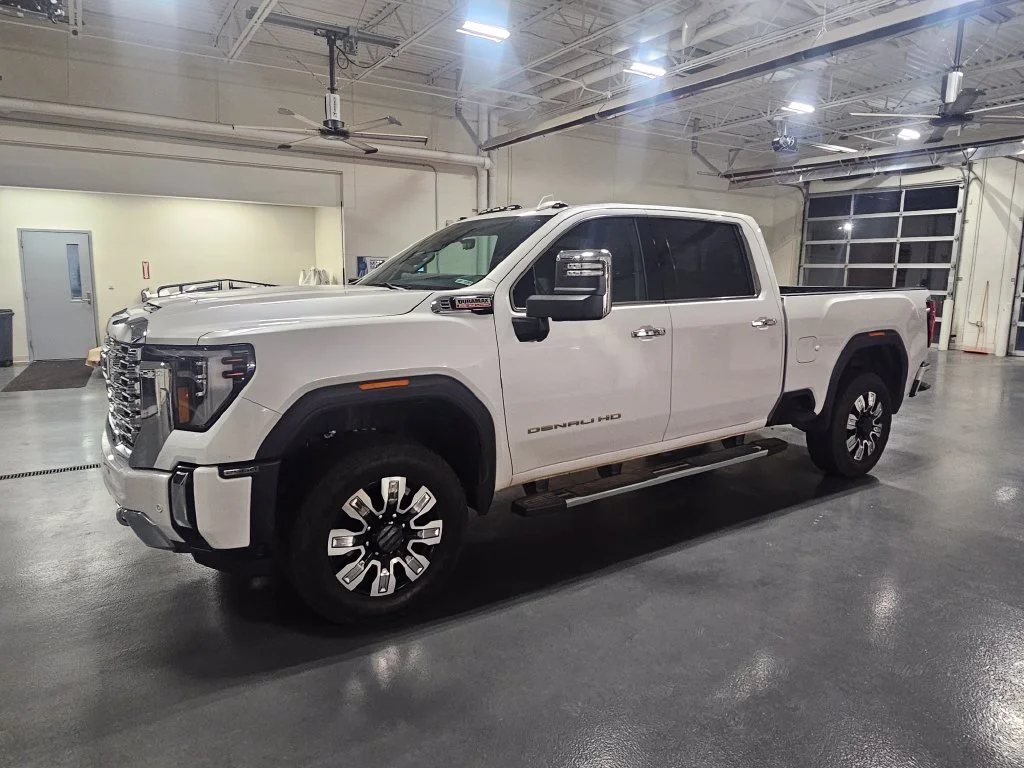 Used 2025 White GMC Denali image 10