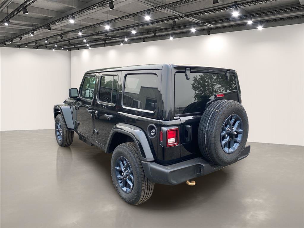 New 2026 Black Clear-Coat Exterior Paint Jeep 85th Anniversary Edition image 3