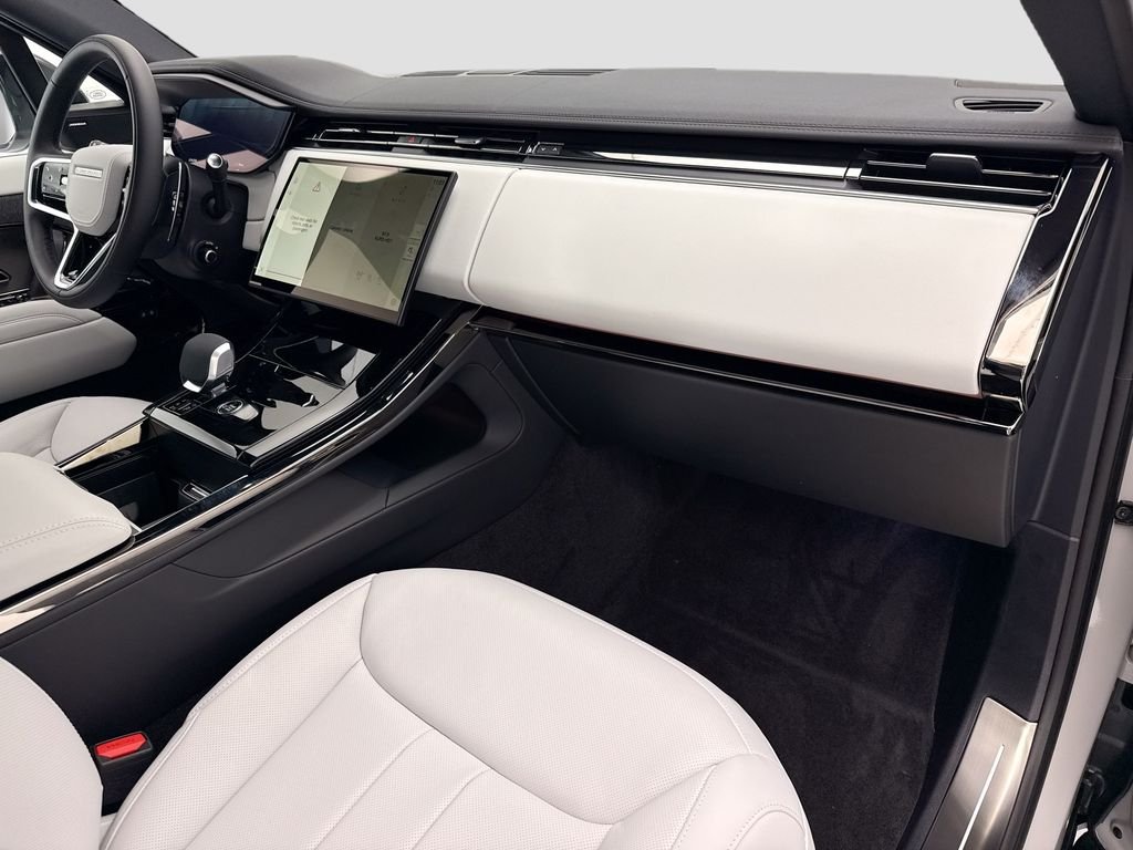 New 2026 Borasco Grey Land Rover SE image 16